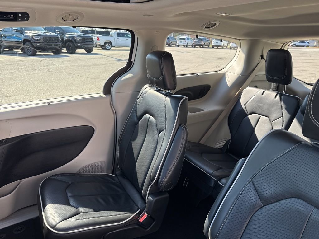 Used 2023 Chrysler Pacifica Limited image 15