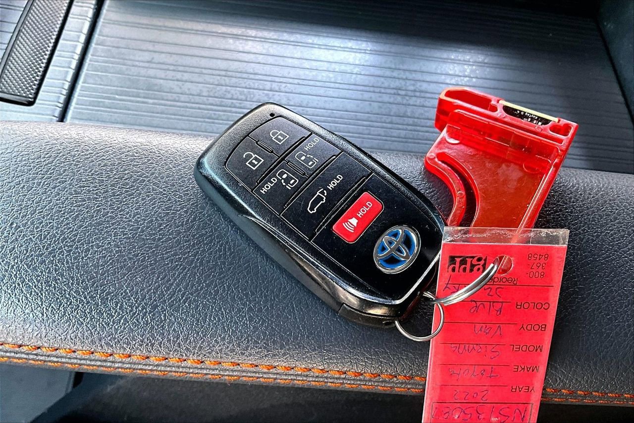 Used 2022 Toyota Sienna XSE w/ XSE Plus Package image 36