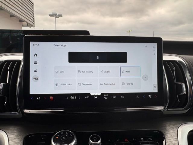 Used 2025 Ford Expedition Platinum image 21