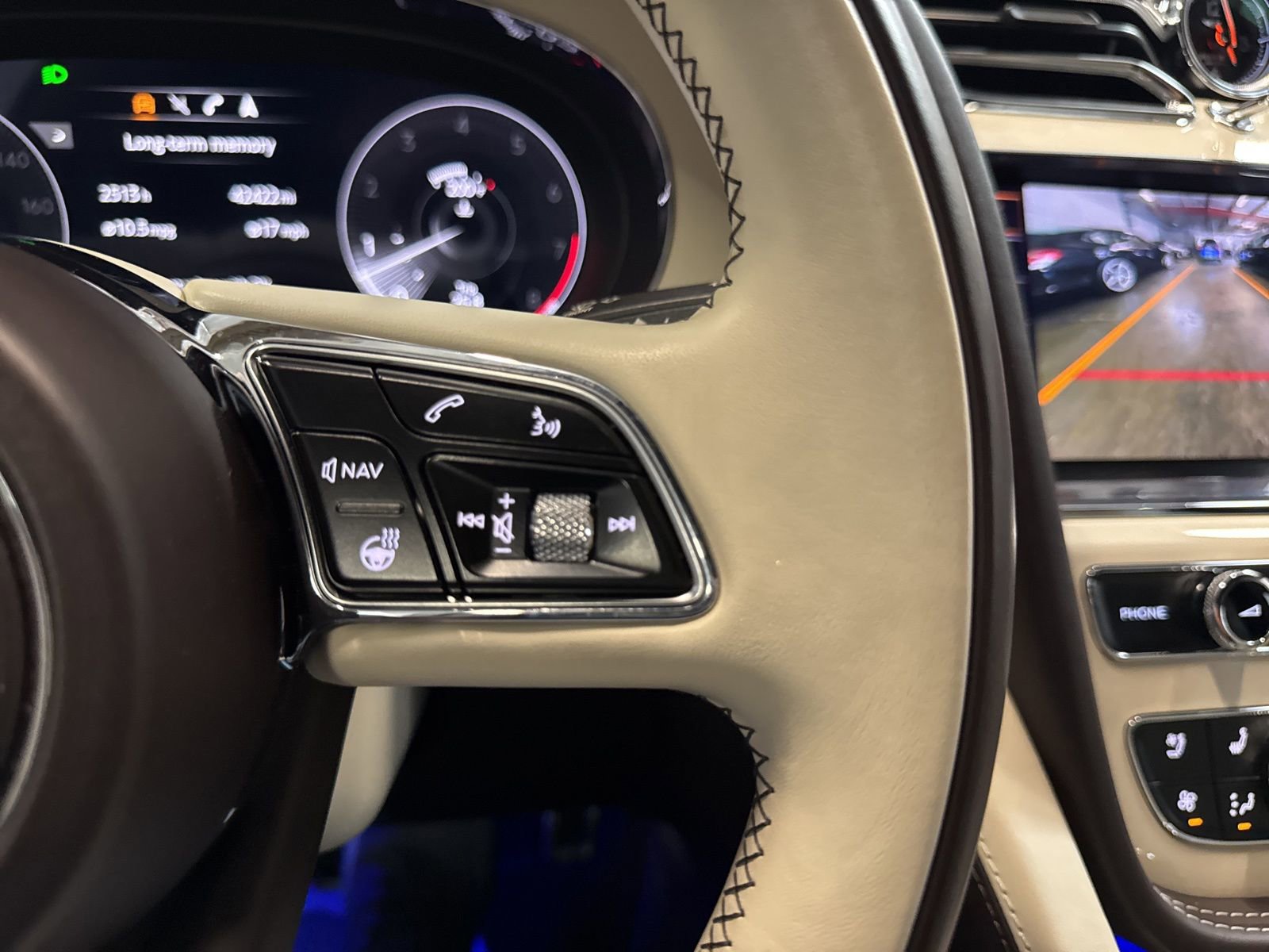 Used 2023 Bentley Bentayga Extended Wheelbase image 44