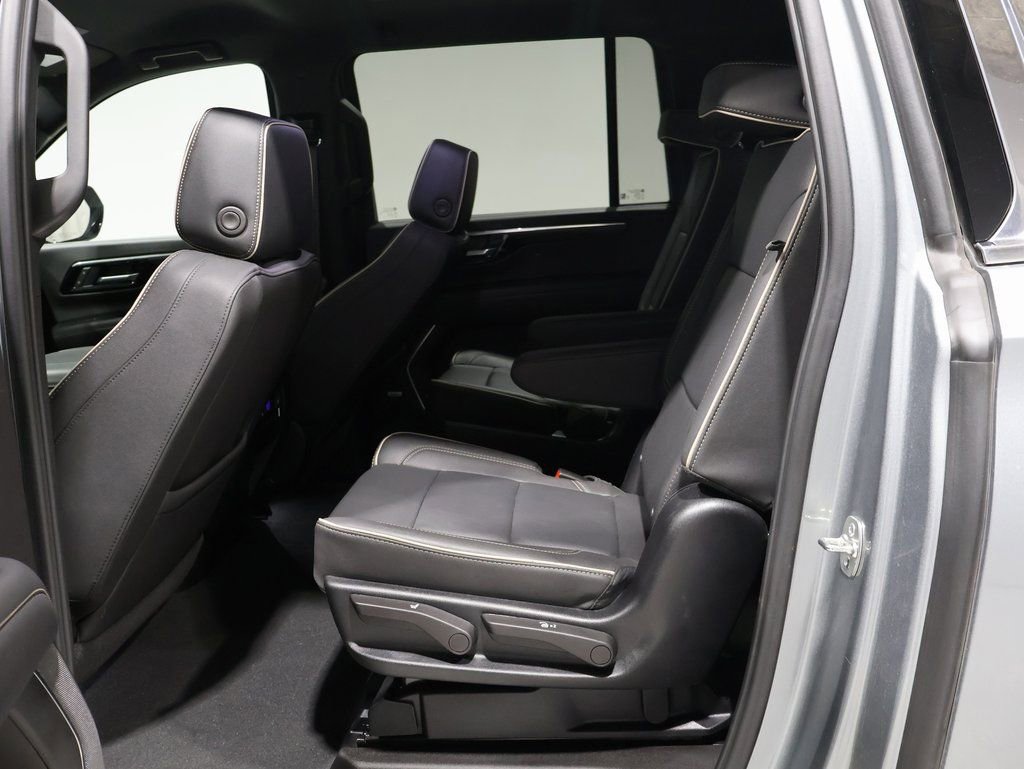 Used 2025 Chevrolet Suburban Premier image 17