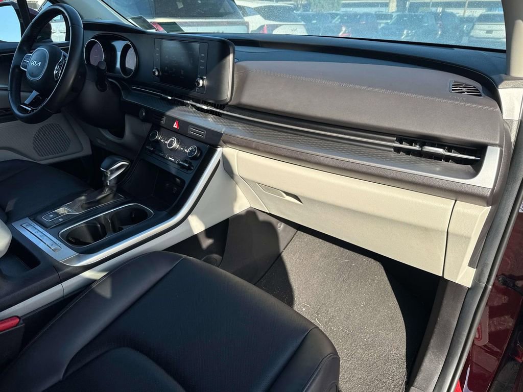 Certified 2024 Kia Carnival LX image 18