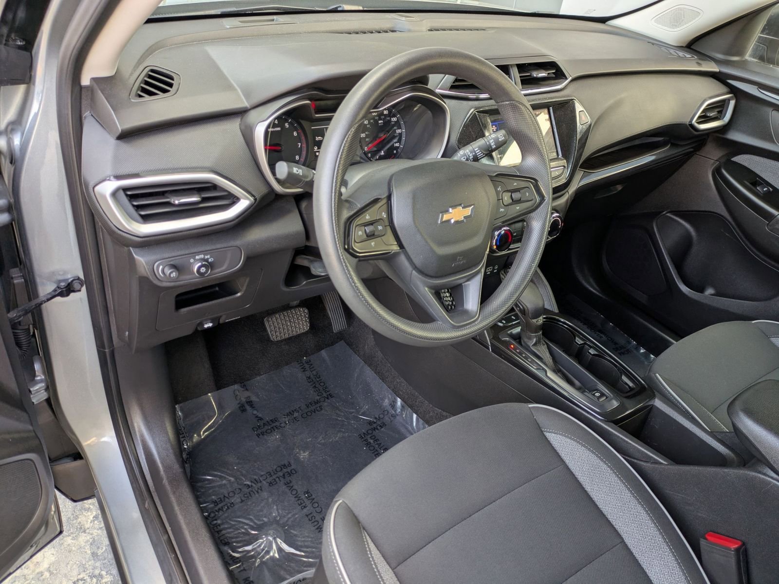Used 2023 Chevrolet TrailBlazer LS FWD image 12