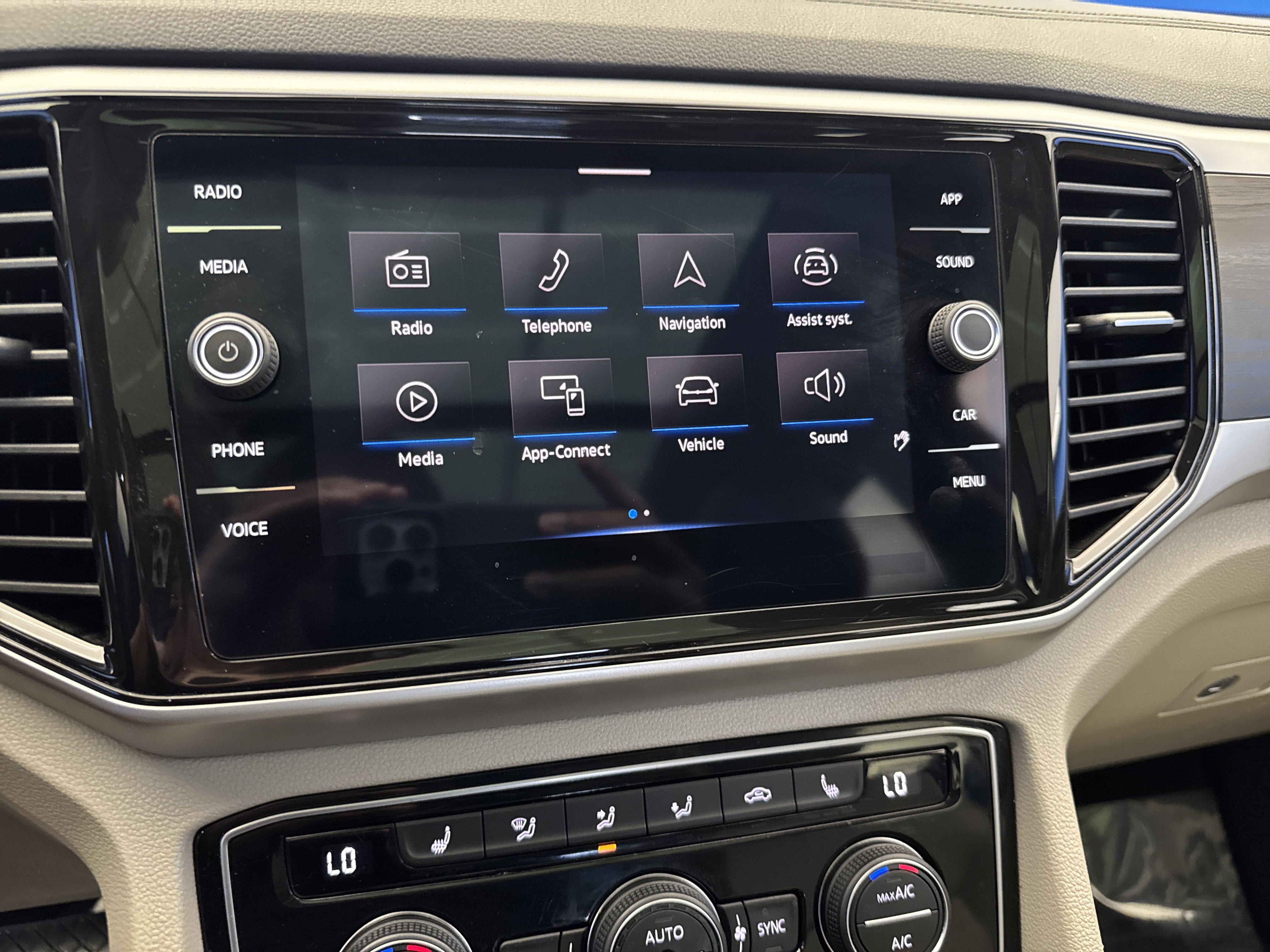 Used 2022 Volkswagen Atlas SE image 19