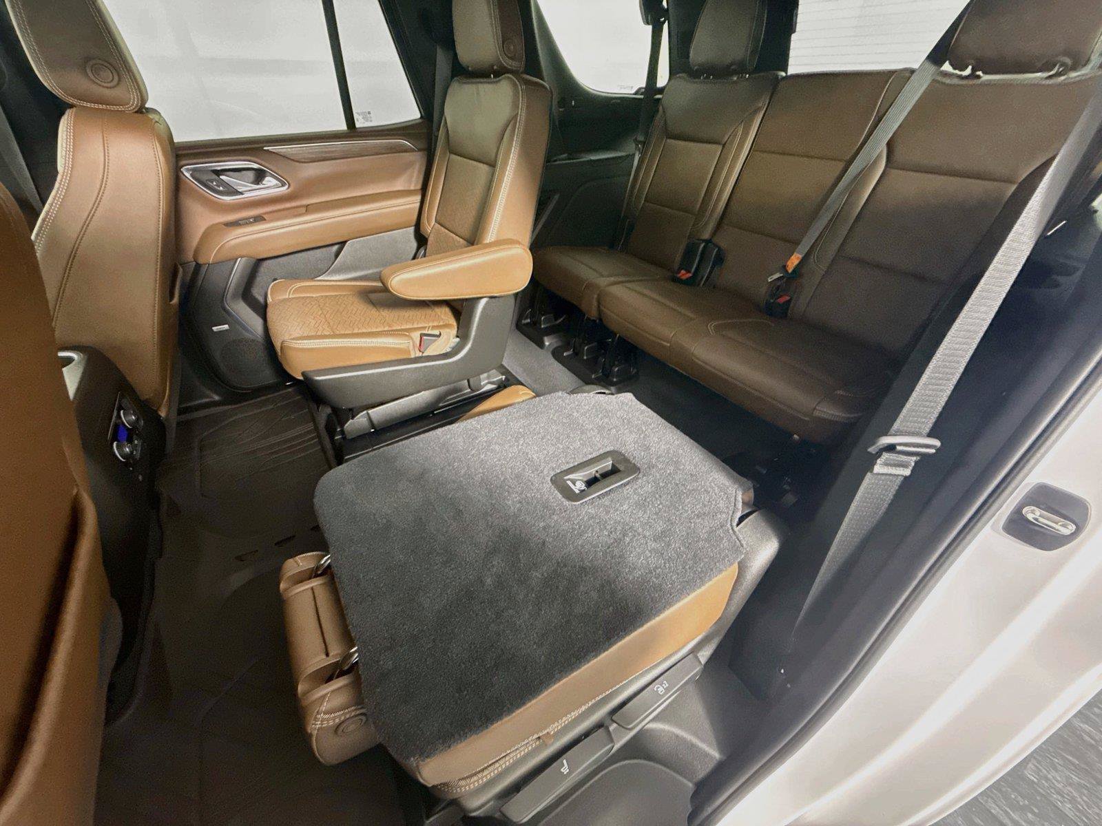 Used 2021 Chevrolet Tahoe High Country w/ Premium Package AWD/4WD image 28