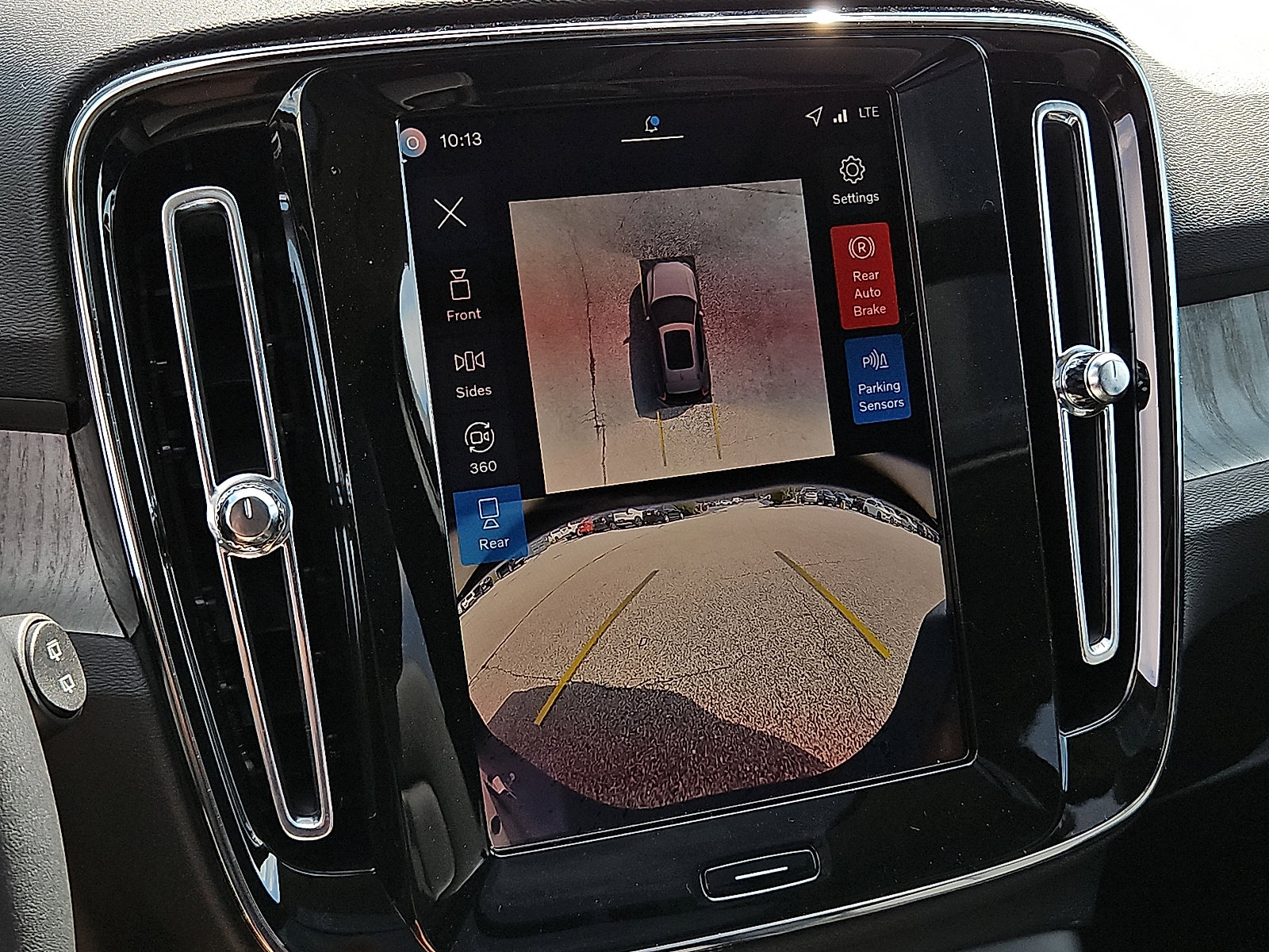 New 2026 Volvo XC40 B5 Plus w/ Protection Package Premier AWD/4WD image 16