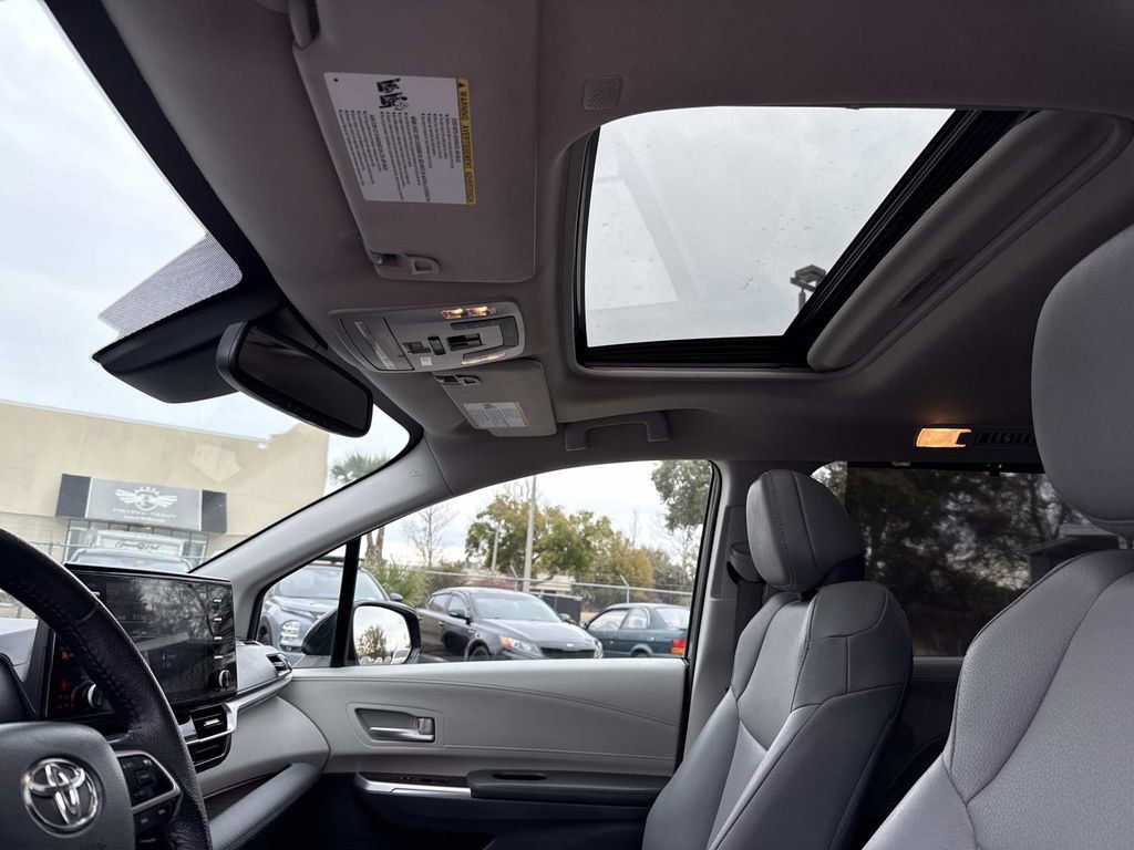 Used 2023 Toyota Sienna XLE image 25