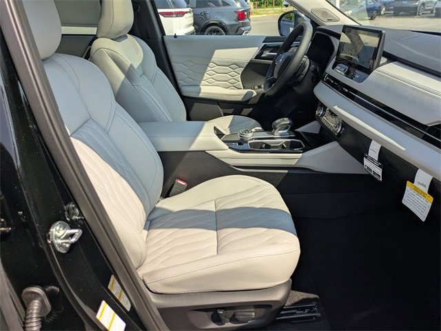 New 2025 Mitsubishi Outlander SEL image 33