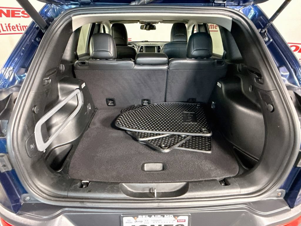 Used 2018 Jeep Cherokee Latitude Plus w/ Comfort/Convenience Group AWD/4WD image 29