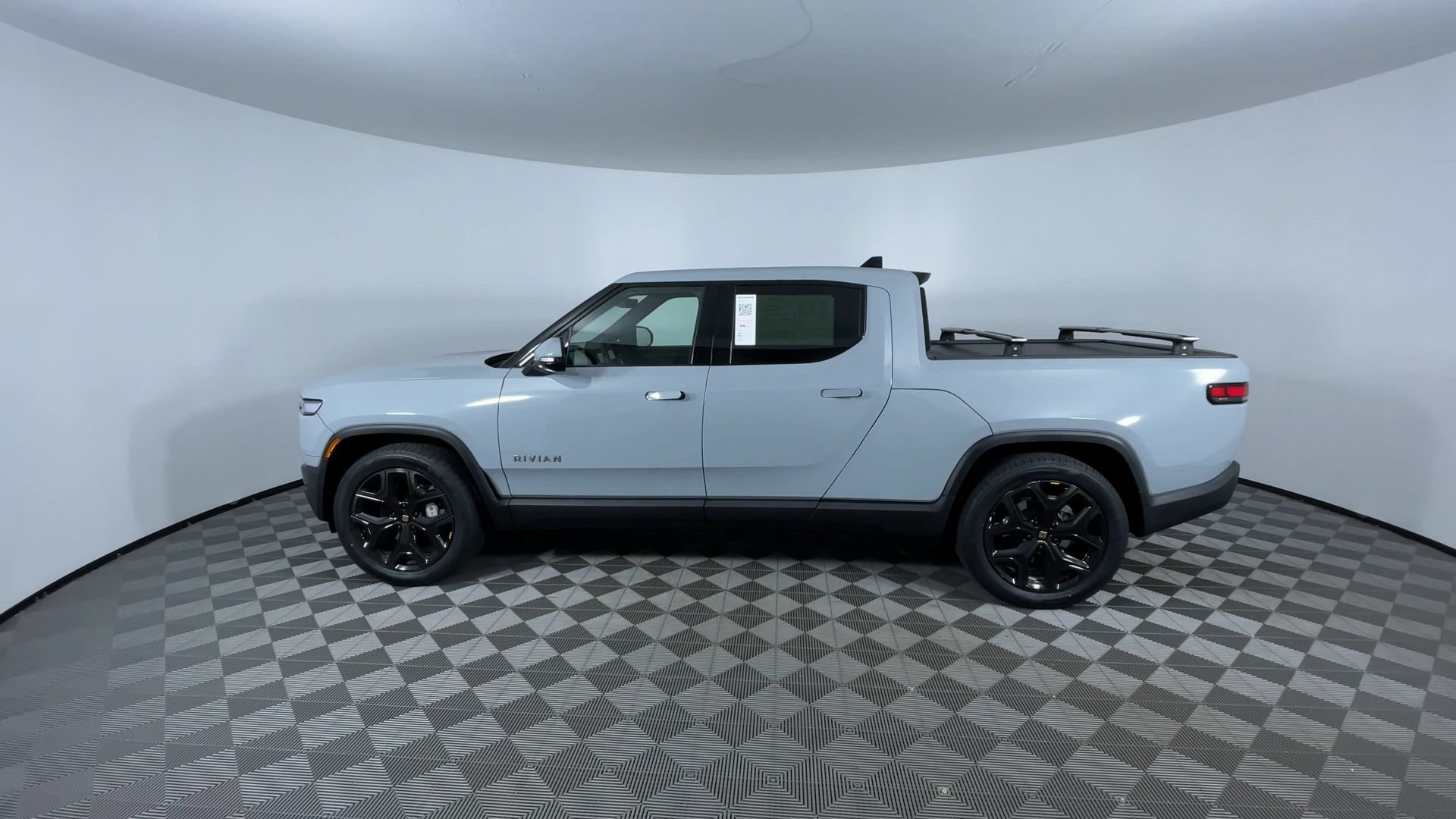 Used 2025 Rivian R1T Adventure Dual AWD/4WD image 6