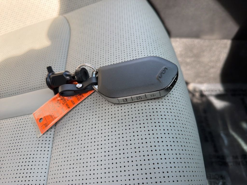 Certified 2025 Kia Sorento EX w/ Panoramic Sunroof Package image 29