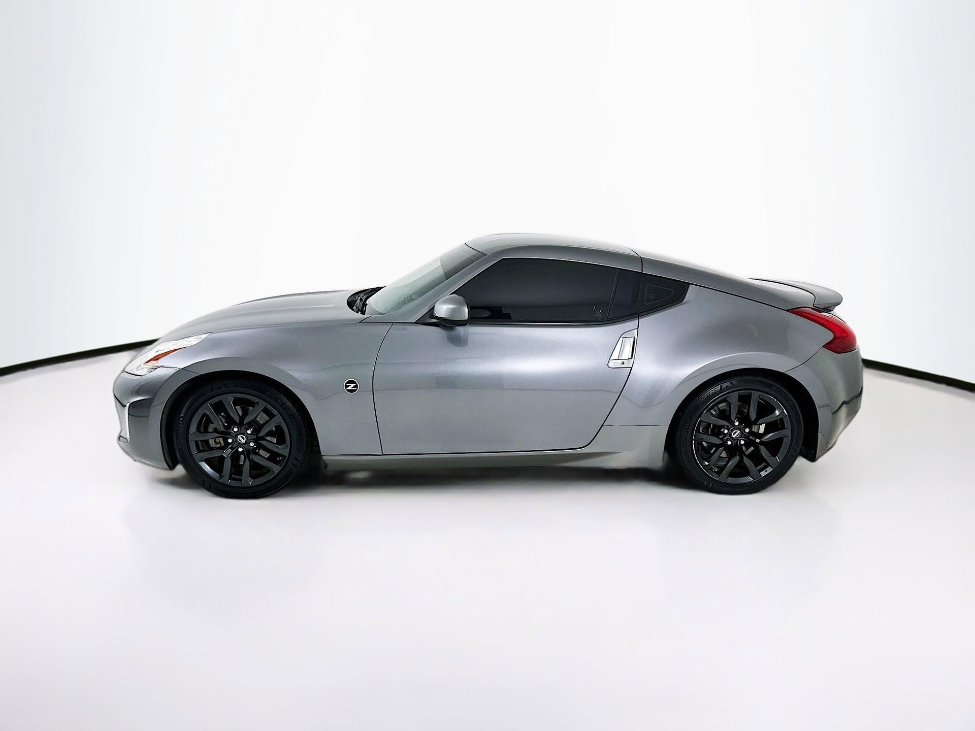 Used 2017 Nissan 370Z Coupe RWD image 5