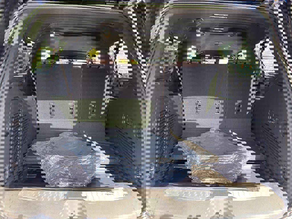 New 2026 Chevrolet Suburban High Country image 31