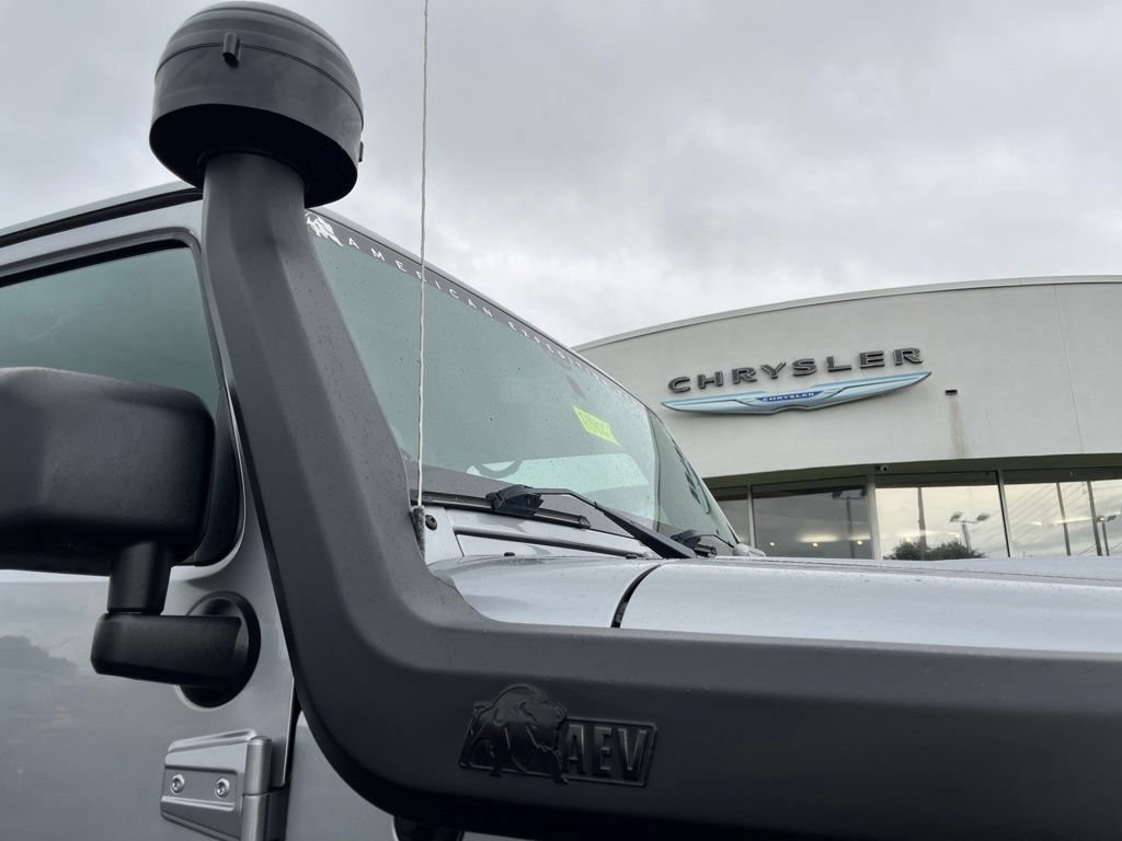 Used 2014 Jeep Wrangler Unlimited Rubicon w/ Connectivity Group AWD/4WD image 44