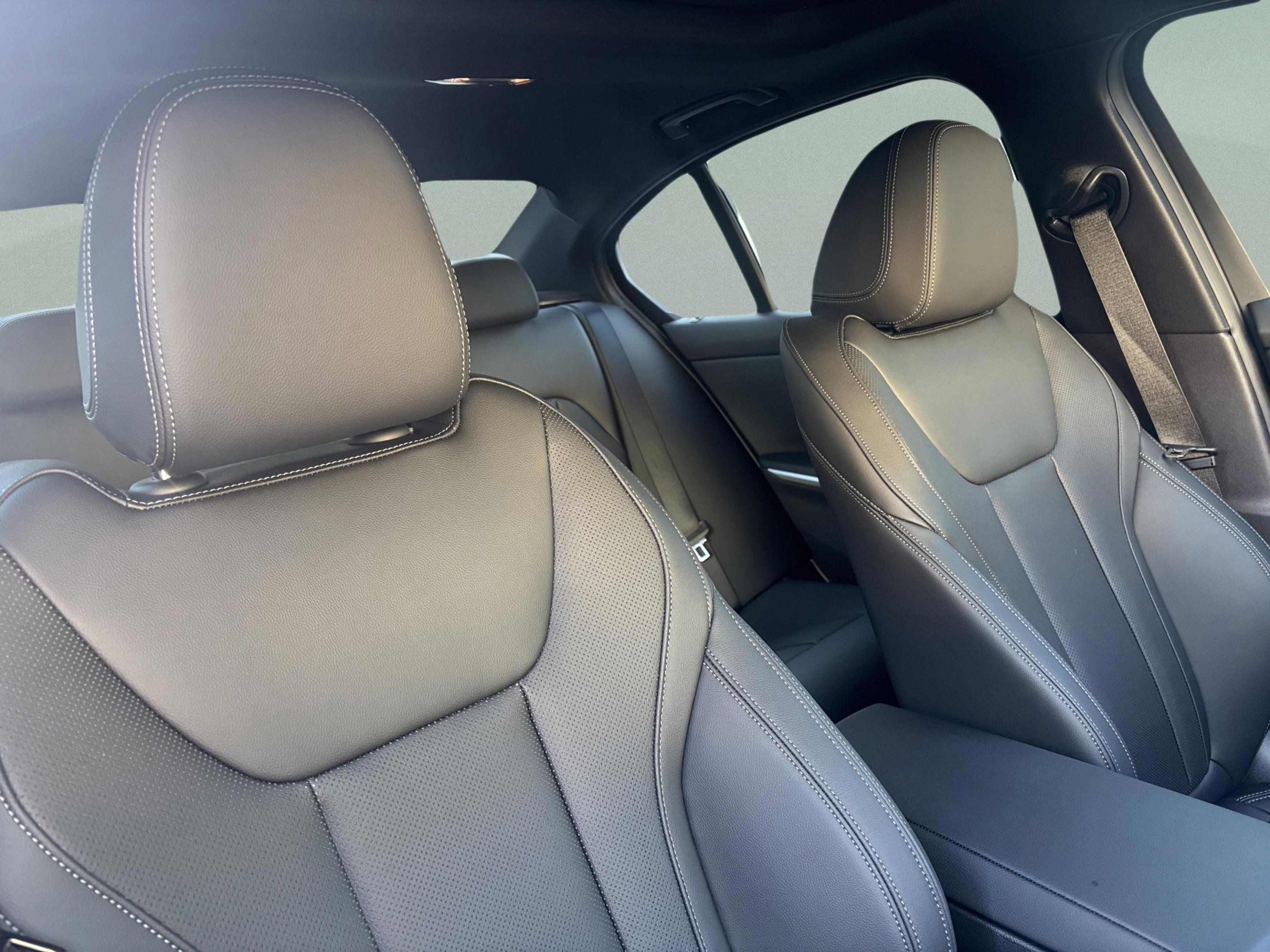 Used 2026 BMW 330i Sedan w/ Premium Package image 24