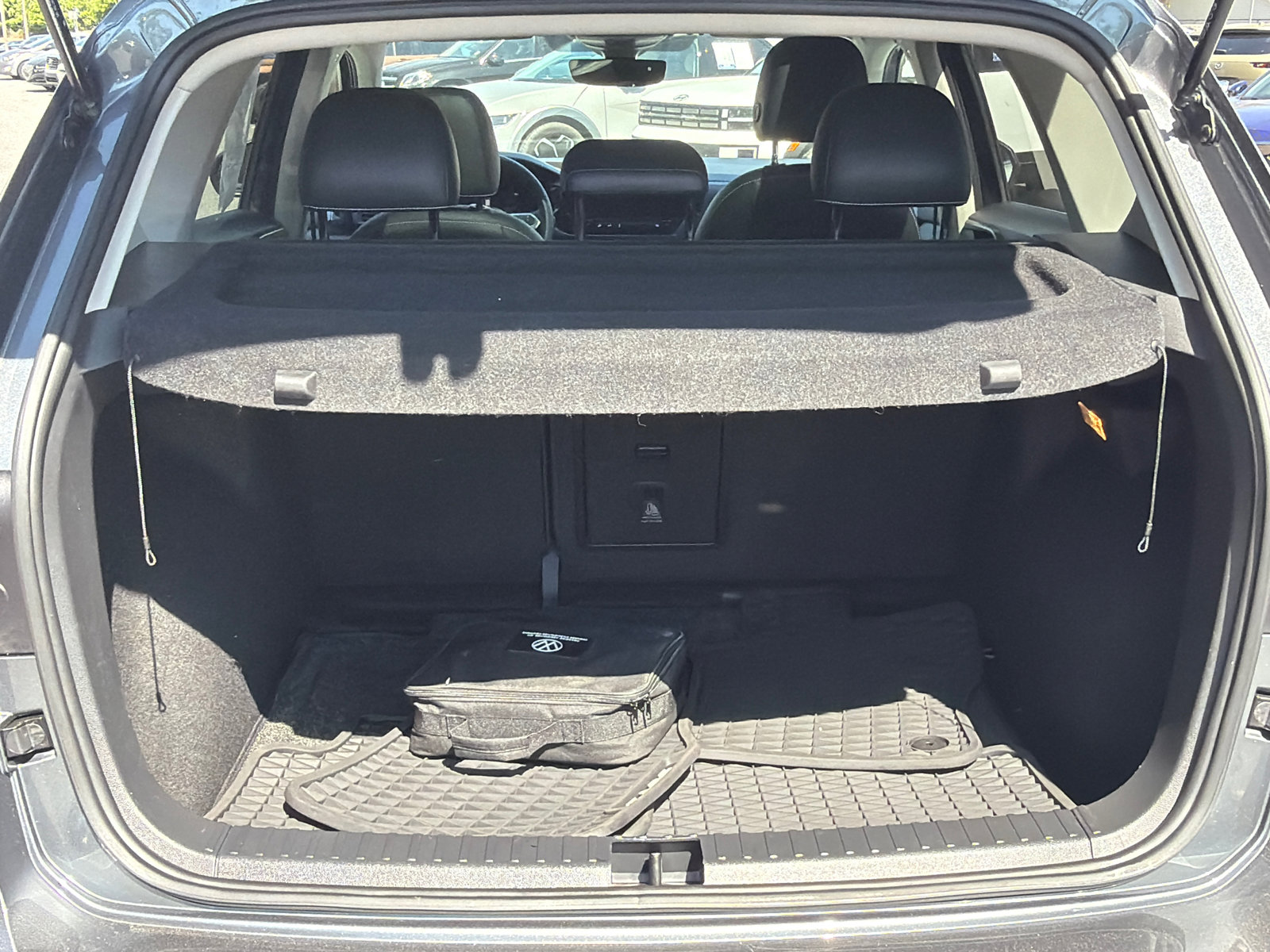 Used 2022 Volkswagen Taos SE w/ Panoramic Sunroof Package image 18