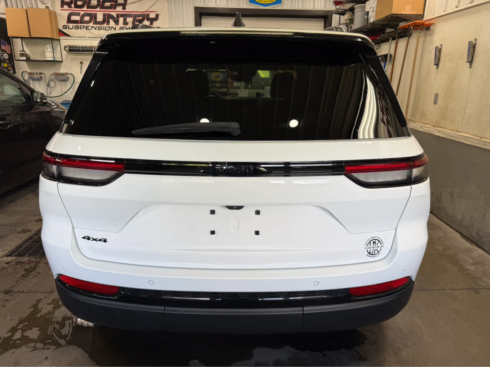 Used 2023 Jeep Grand Cherokee Altitude AWD/4WD image 7