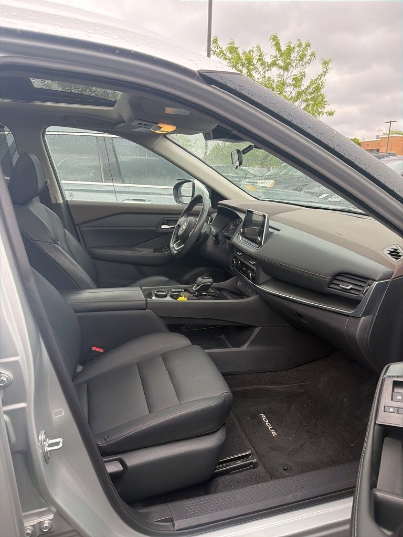 Used 2023 Nissan Rogue SV w/ SV Premium B Package AWD/4WD image 12