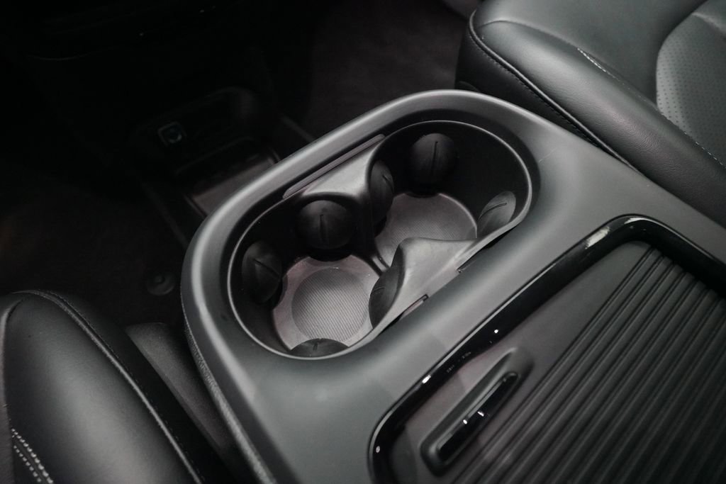 Used 2023 Chrysler Pacifica Touring-L w/ S Appearance Package image 18