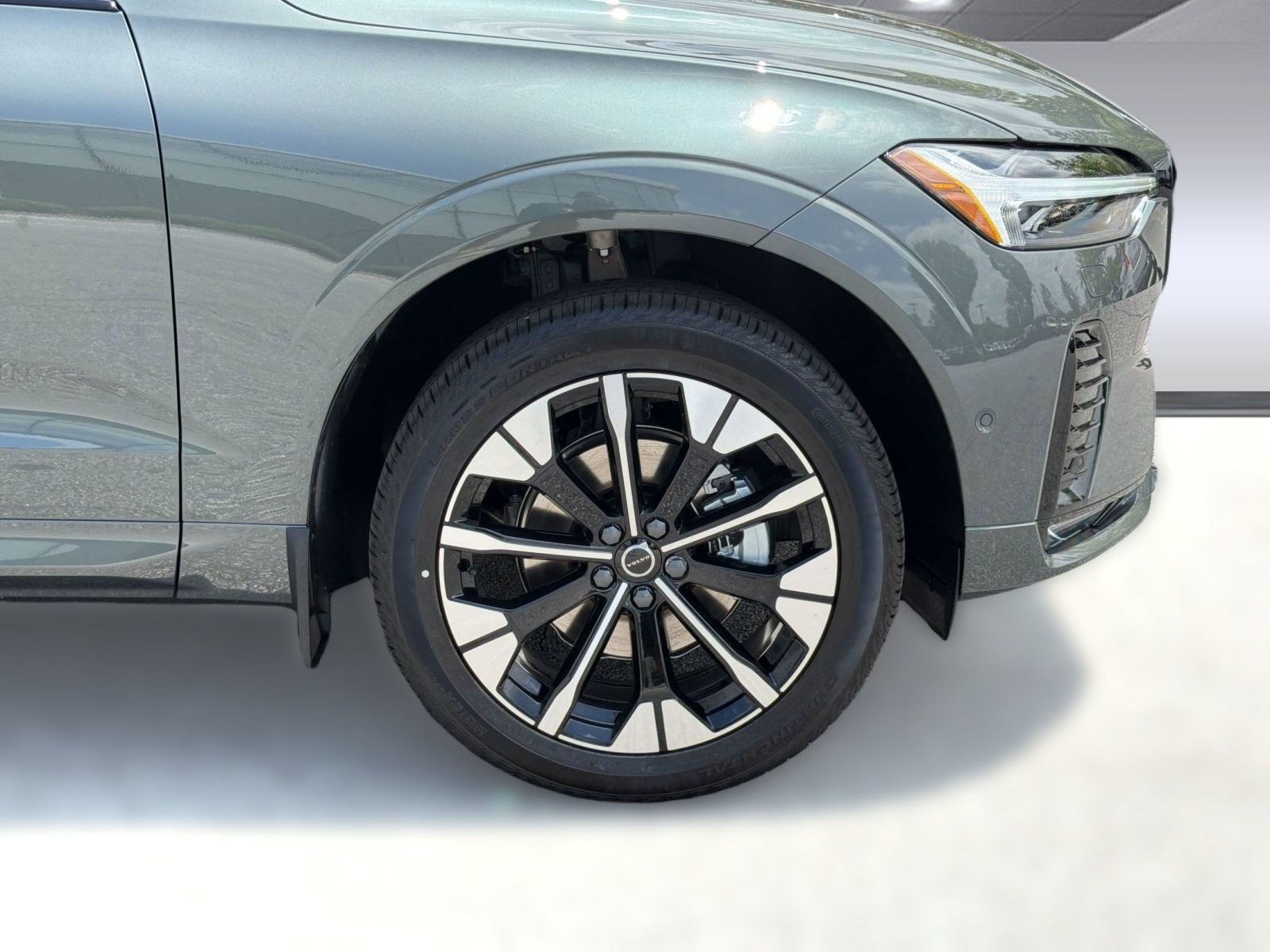 New 2026 Volvo XC60 B5 Plus w/ Protection Package Premier AWD/4WD image 11