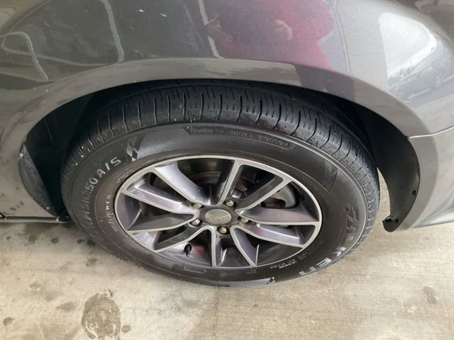 Used 2016 Dodge Grand Caravan SXT image 26