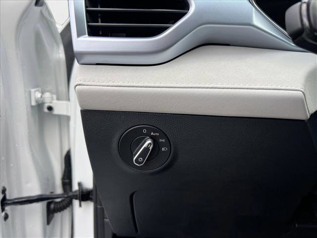 New 2025 Volkswagen Taos SE image 14