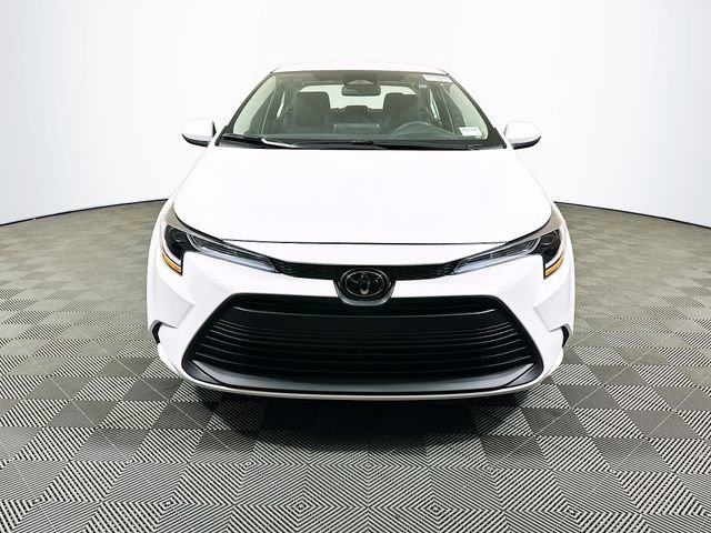Certified 2025 Toyota Corolla LE image 3
