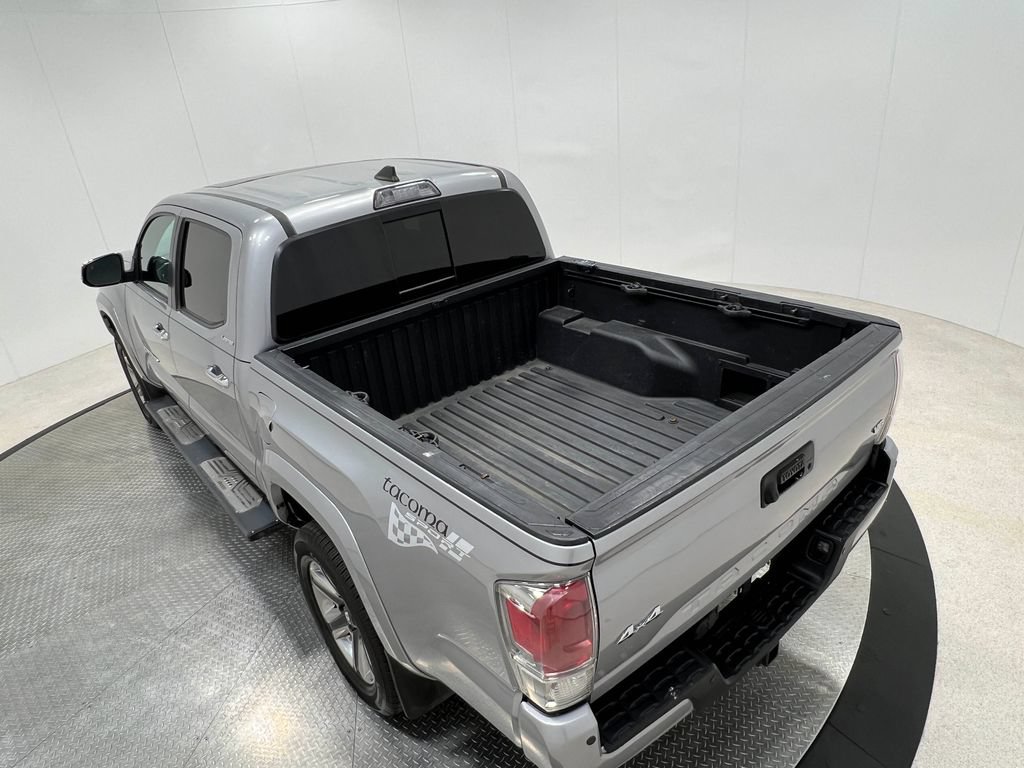 Used 2017 Toyota Tacoma Limited w/ Tow Package AWD/4WD image 27
