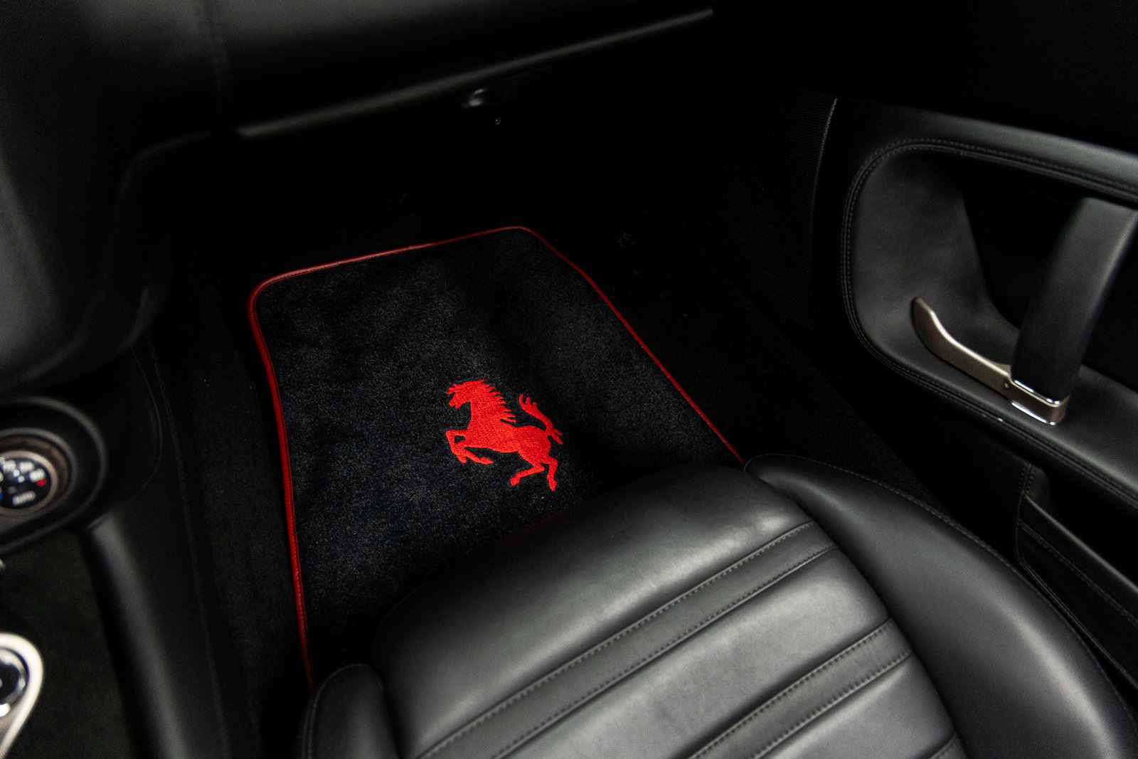 Used 2011 Ferrari California RWD image 77