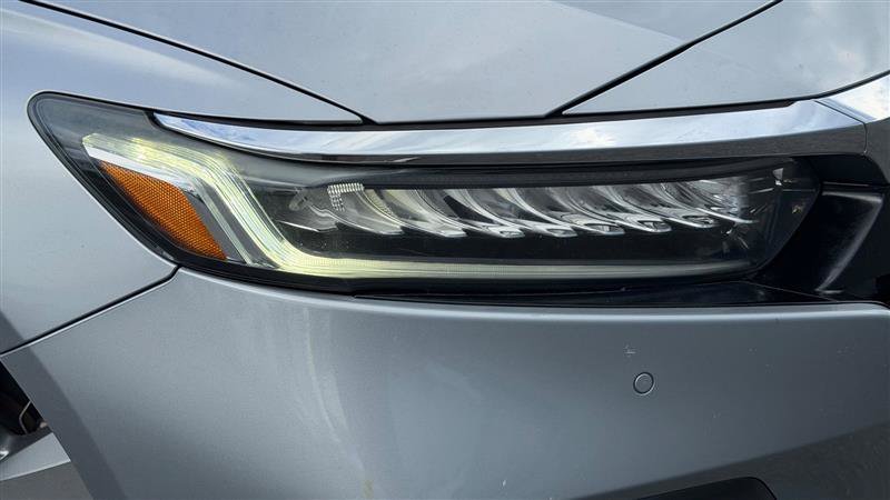 Used 2018 Honda Accord Touring image 11