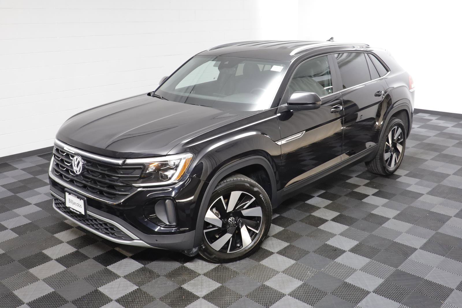 Used 2025 Volkswagen Atlas Cross Sport SE image 2