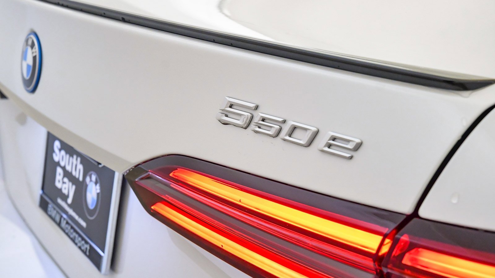 New 2026 BMW 550e xDrive image 14