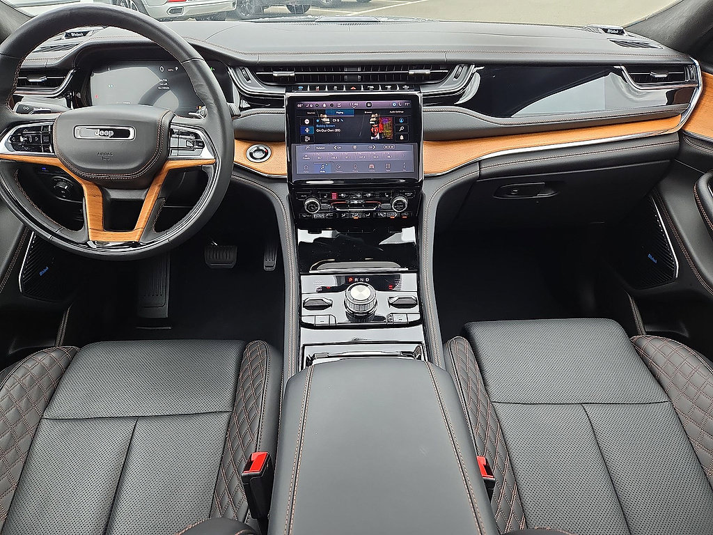 Used 2024 Jeep Grand Cherokee Summit AWD/4WD image 10