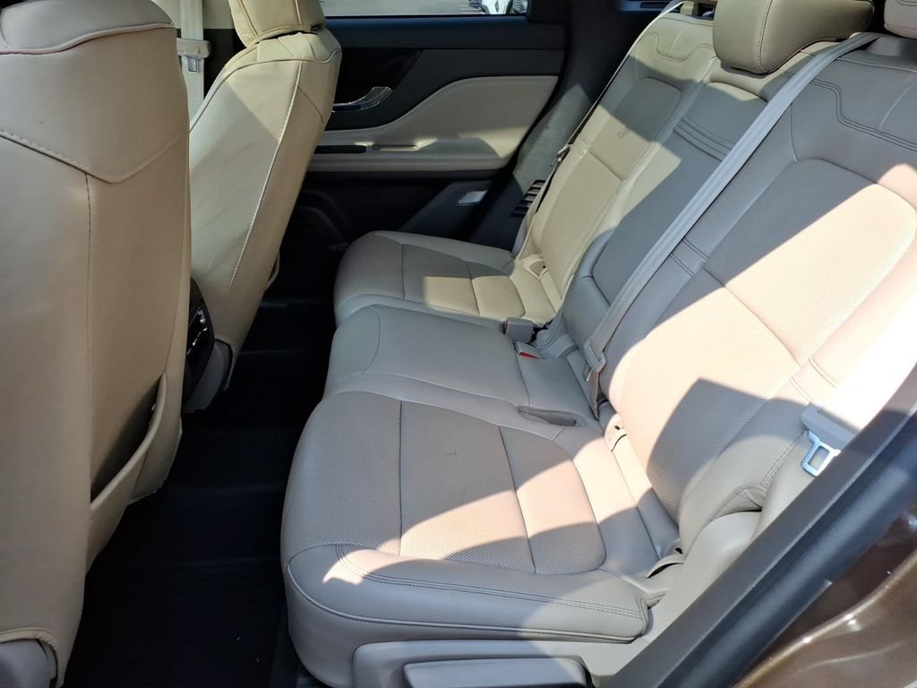 Used 2022 Lincoln Corsair AWD w/ Premium Package image 16