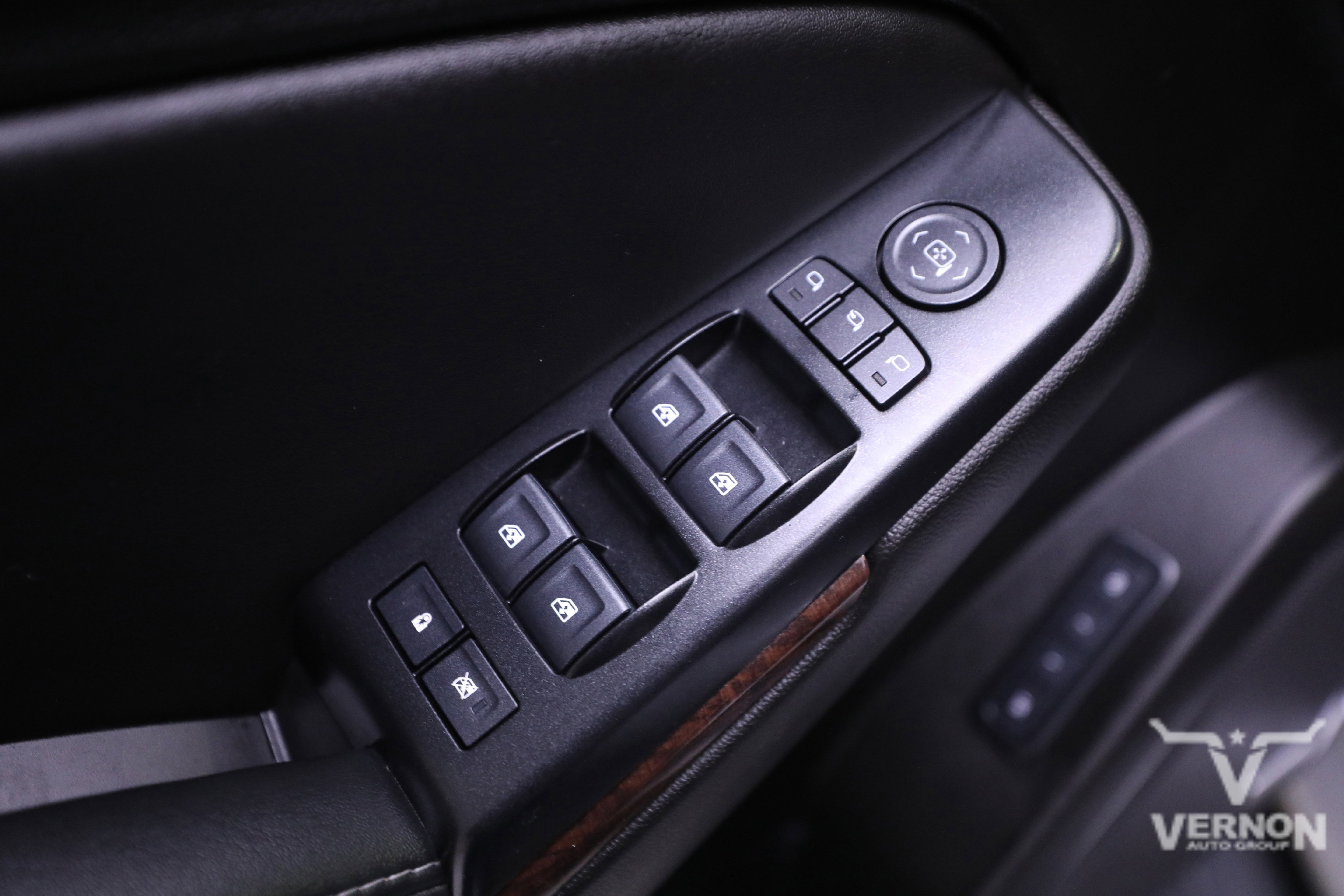 Used 2020 GMC Yukon XL SLT w/ Premium Edition image 17