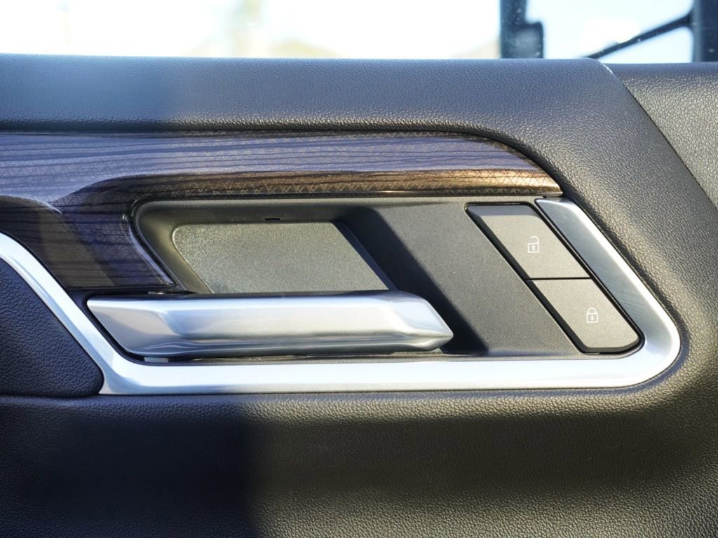 Used 2025 Chevrolet Silverado 2500 LT w/ Convenience Package image 11