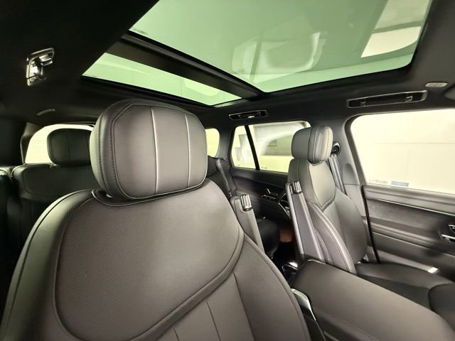 New 2025 Land Rover Range Rover SE image 34
