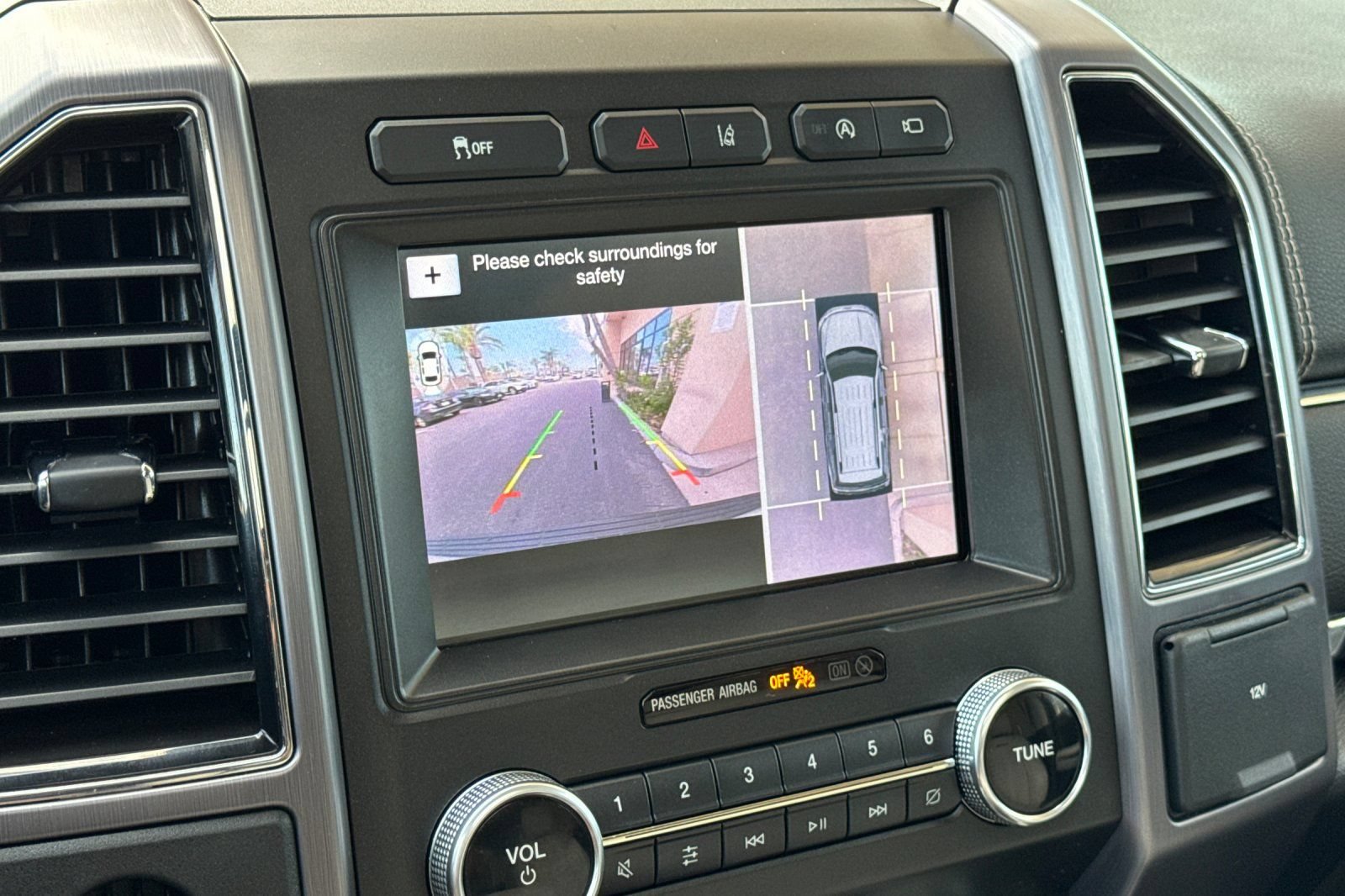 Used 2019 Ford Expedition Platinum RWD image 24