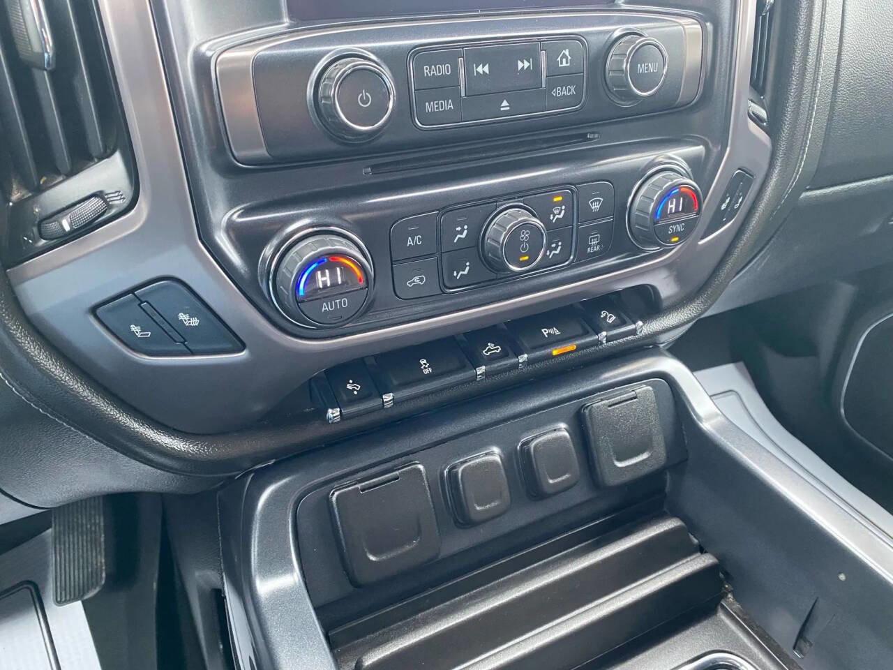 Used 2015 GMC Sierra 2500 SLE w/ All-Terrain HD Package image 18