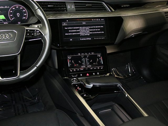 Used 2023 Audi e-tron Premium Plus w/ Premium Plus Package image 17