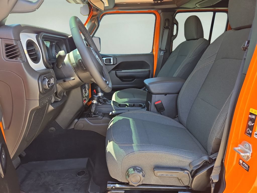 Used 2025 Jeep Gladiator Sport AWD/4WD image 13