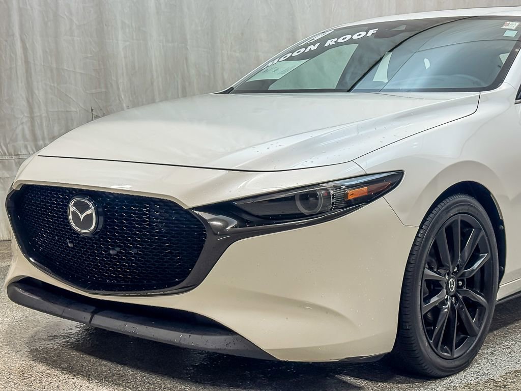 Used 2019 MAZDA MAZDA3 Hatchback w/ Premium Package FWD image 4