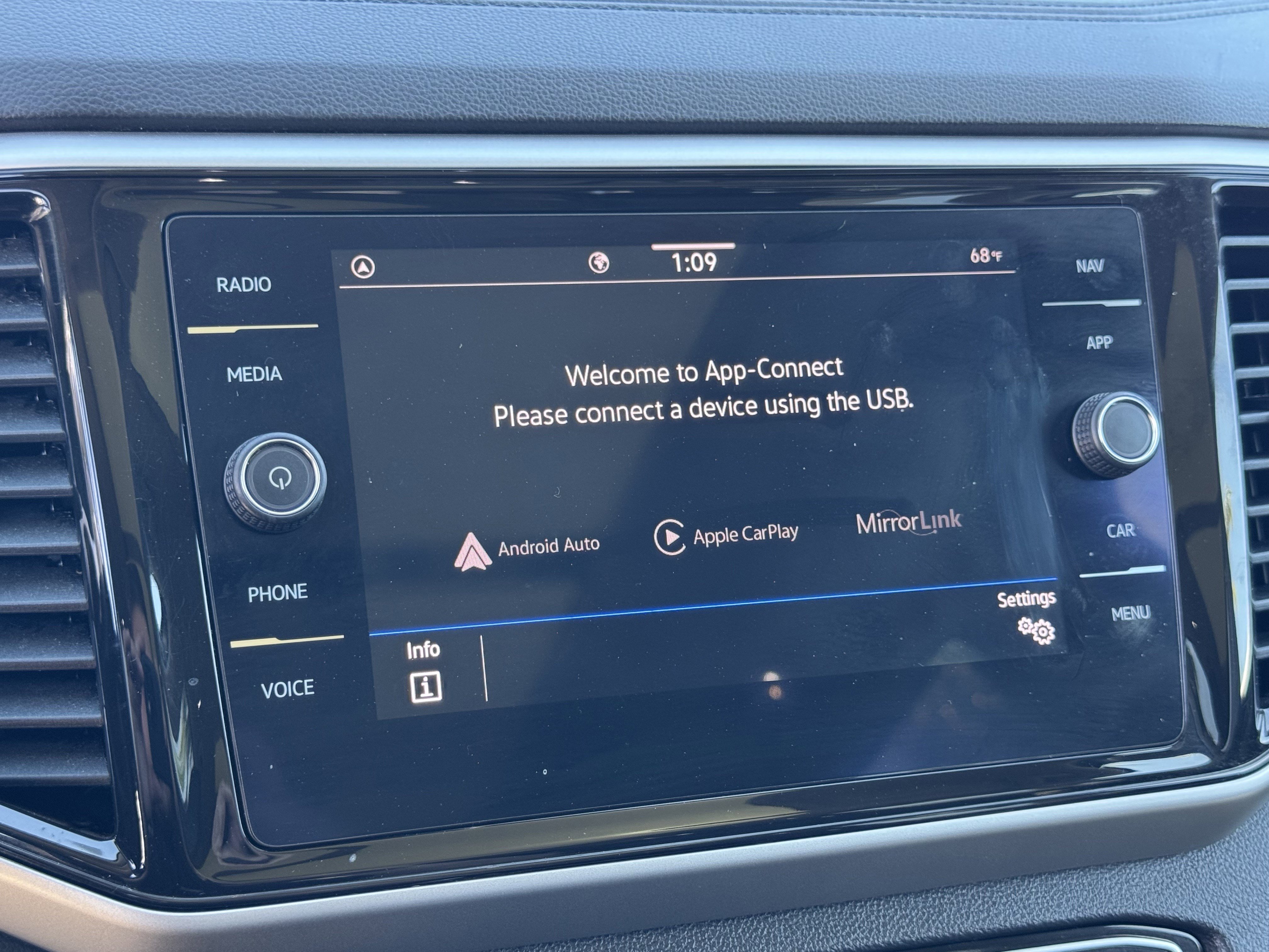 Used 2021 Volkswagen Atlas SEL R-Line image 27