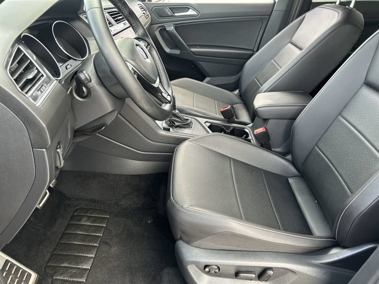 Certified 2021 Volkswagen Tiguan SE R-Line FWD image 16