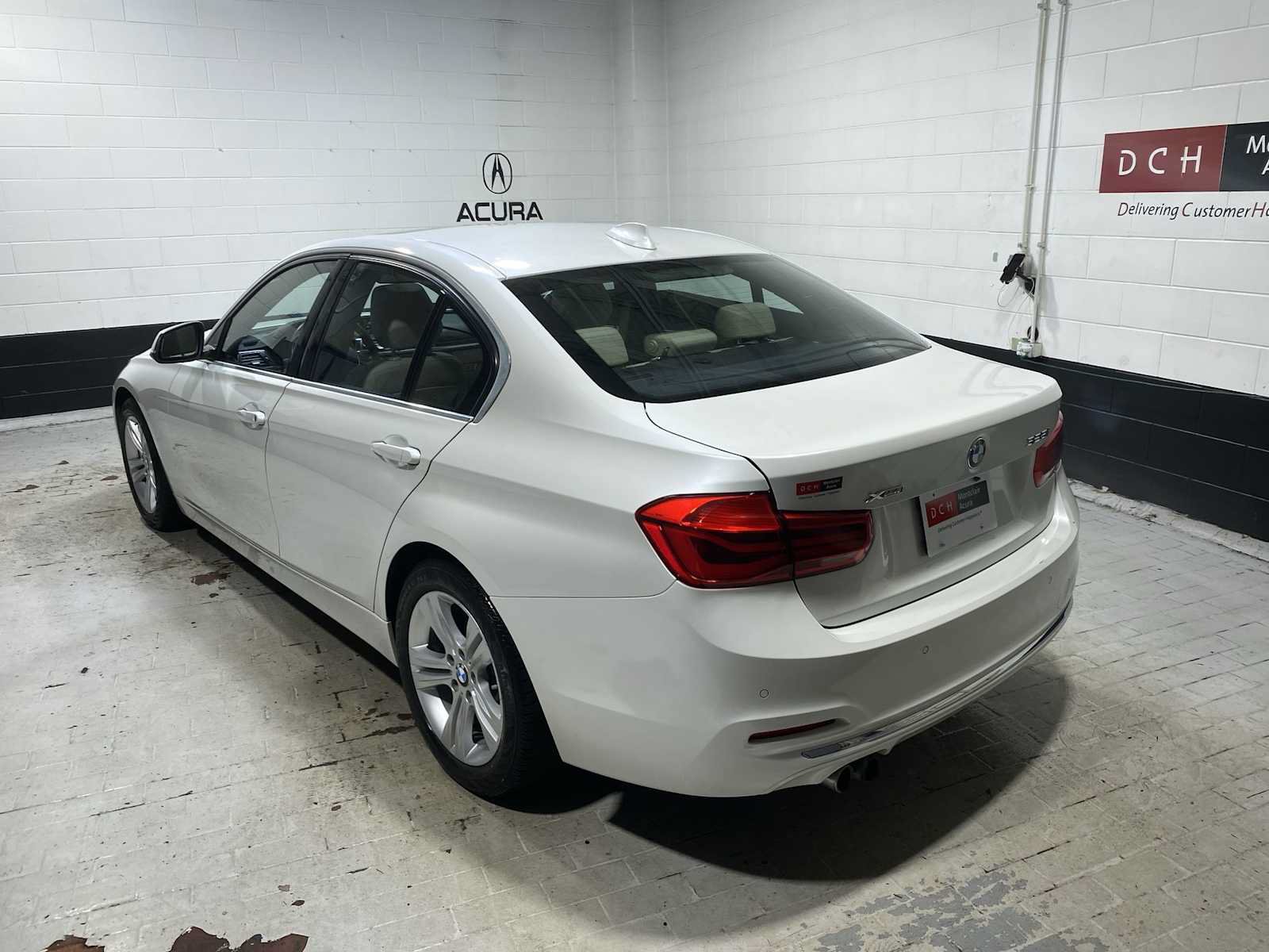 Used 2016 BMW 328i xDrive Sedan AWD/4WD image 4