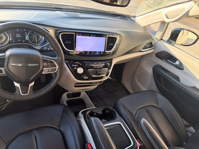 Used 2024 Chrysler Pacifica Touring-L FWD image 18