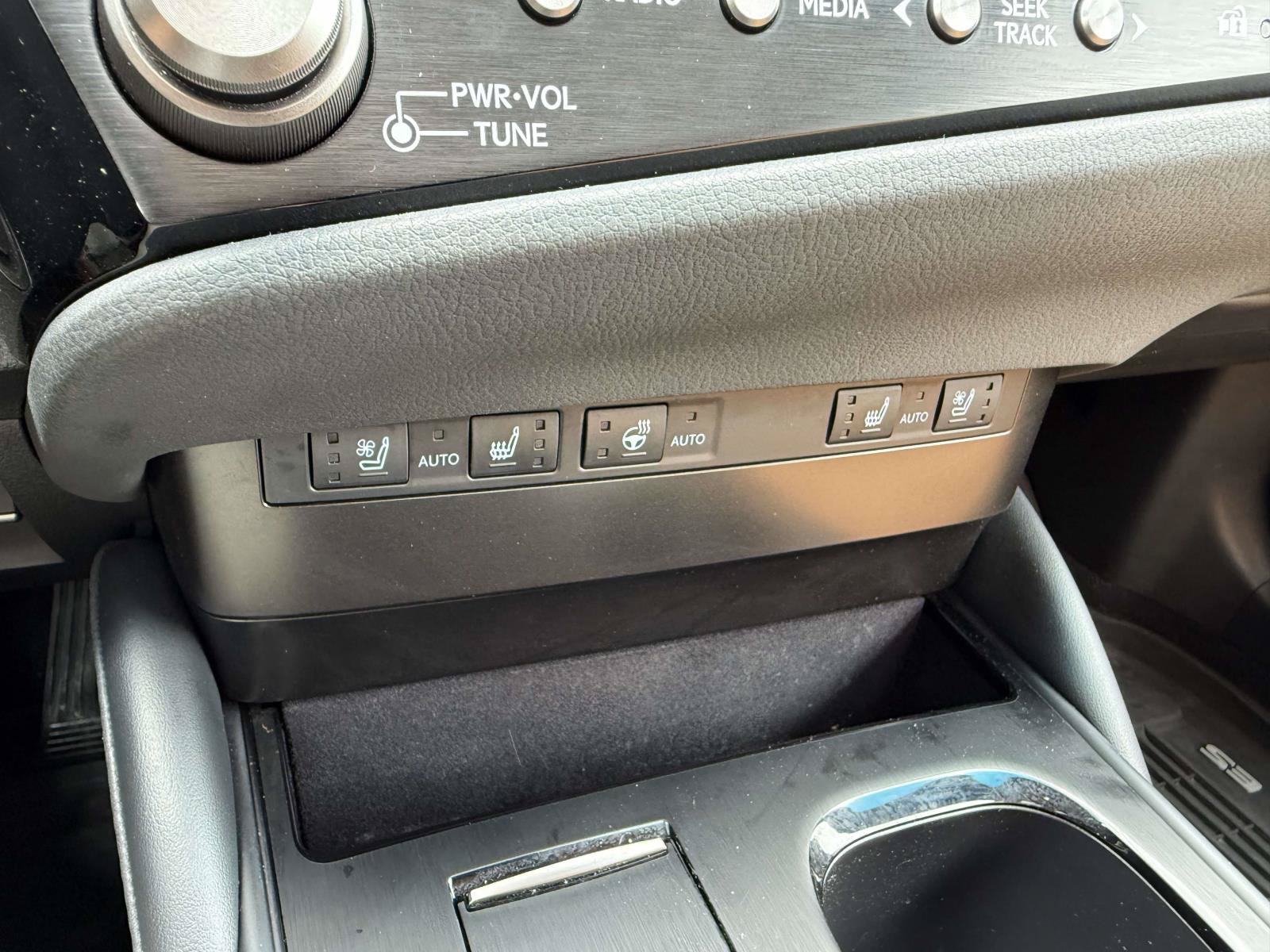 Used 2024 Lexus ES 300h w/ Premium Package FWD image 25