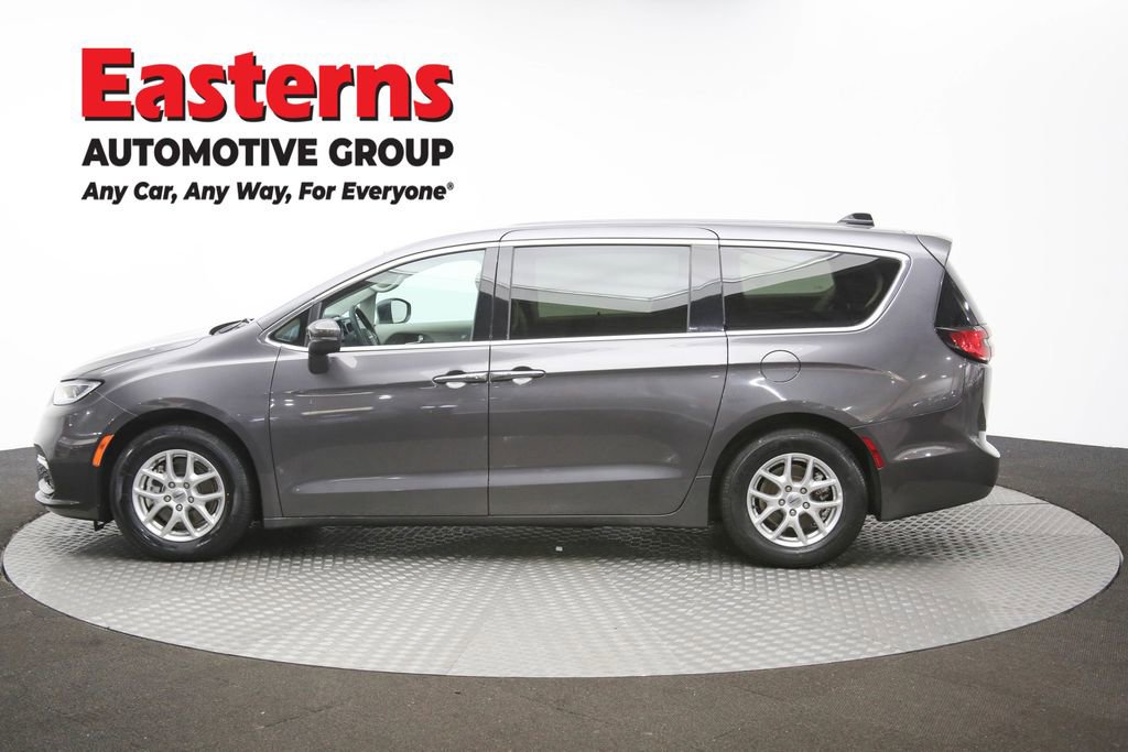 Used 2023 Chrysler Pacifica Touring-L FWD image 59