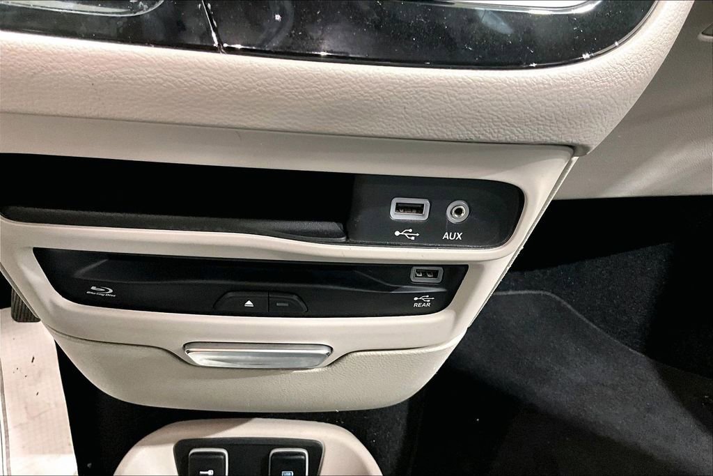Used 2018 Chrysler Pacifica Touring-L Plus w/ Advanced Safetytec Group image 31
