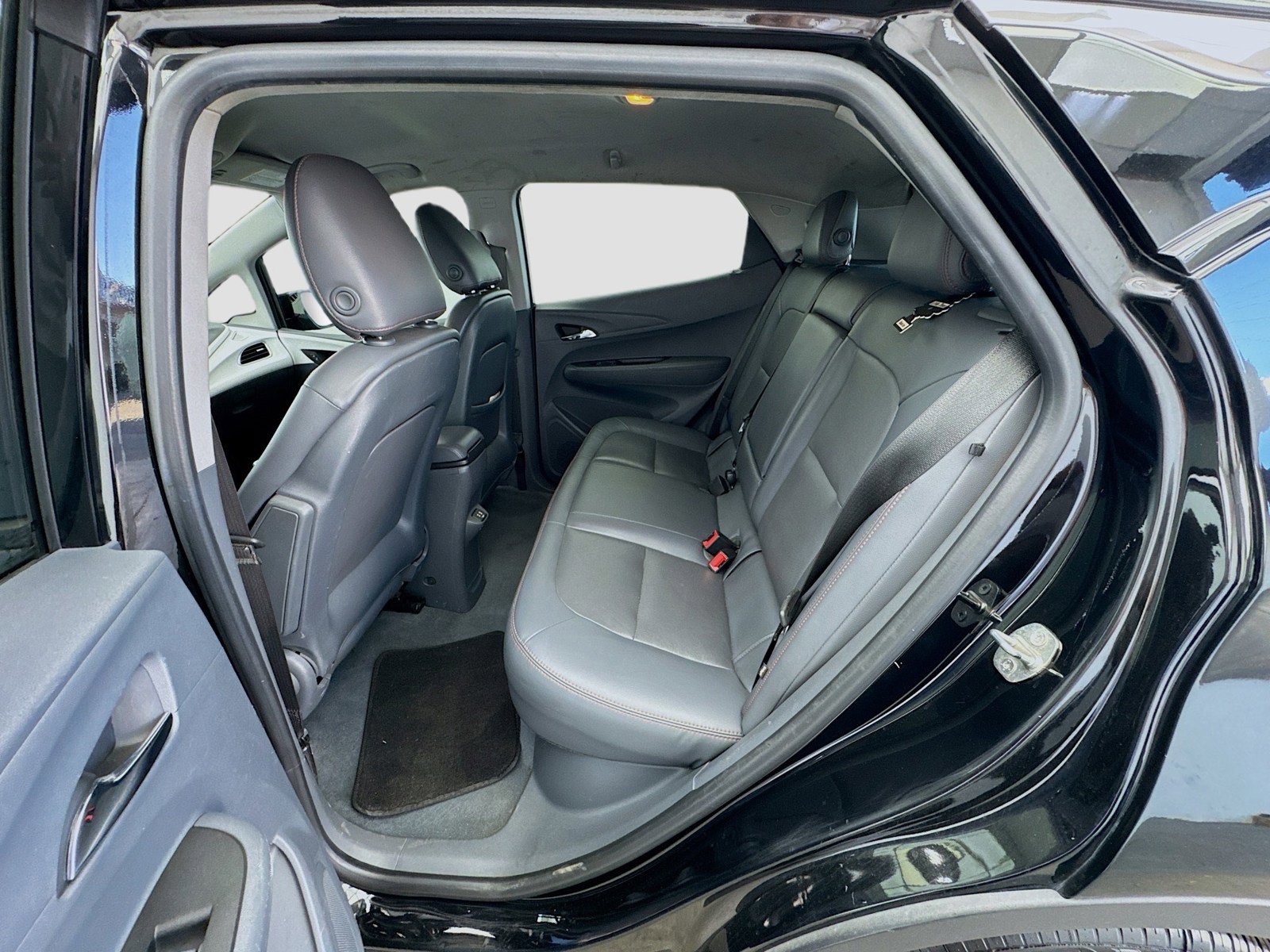 Used 2019 Chevrolet Bolt Premier w/ Infotainment Package FWD image 15